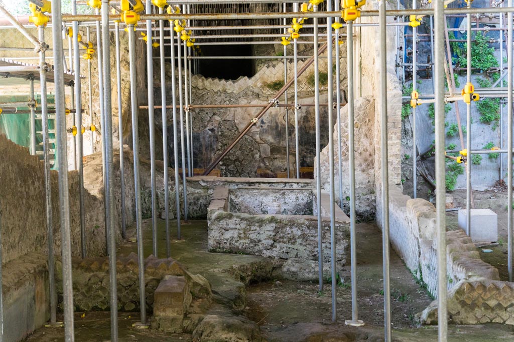 House of Dionysiac Reliefs, Herculaneum. October 2023. Looking north into room (p). Photo courtesy of Johannes Eber.